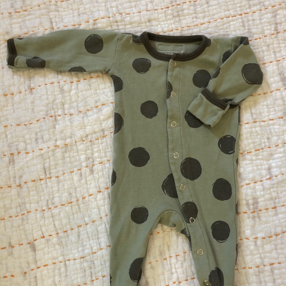 L’ovedbaby footed romper 0-3